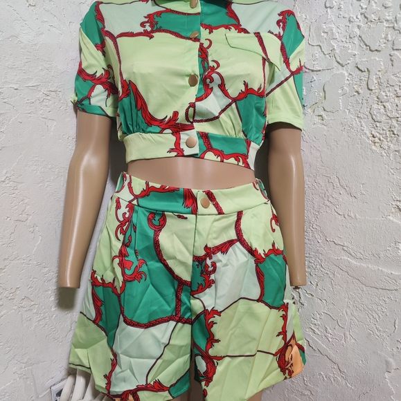 Green Baroque print shorts set - Picture 5 of 7